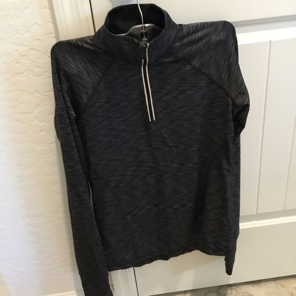 Ideology active wear Jacket with thumbholes. Quarter zip. Black. Small